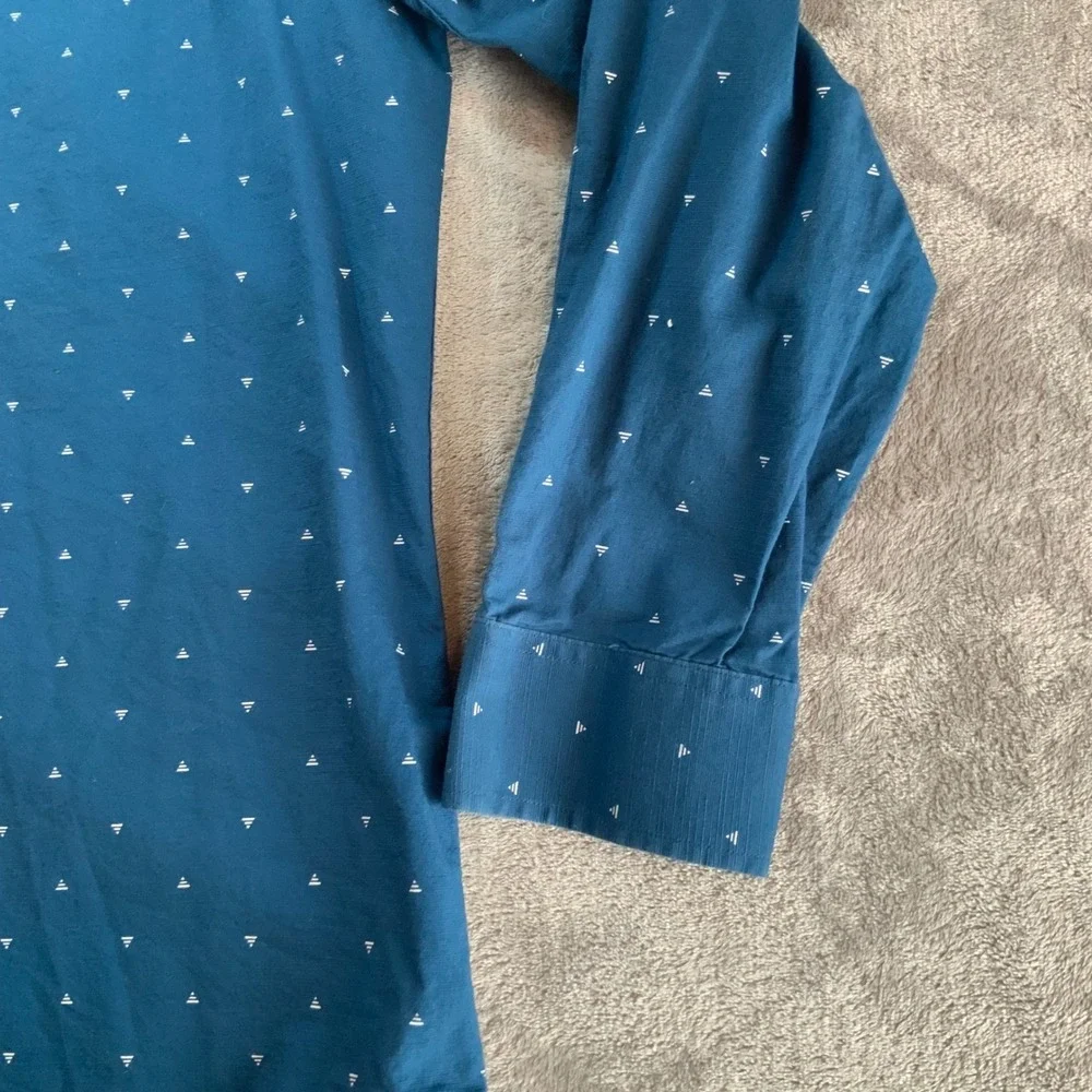 Banana Republic Mens XL Standard Fit Teal Blue Triangle Print Button Down Shirt